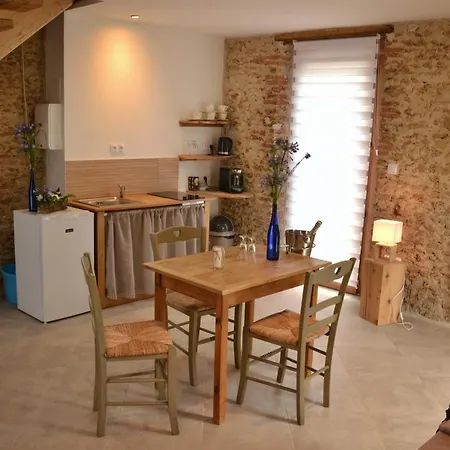 Gite De Charme Au Chateau Holiday home *